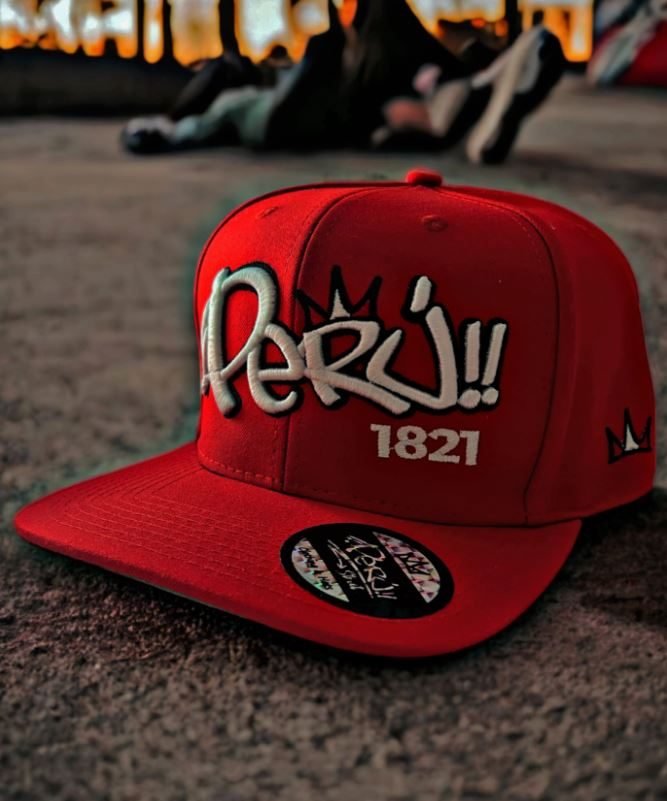 Red snapback embroidered Perú 1821